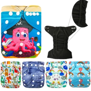 Catálogo de pañales ecológicos de tela reutilizables en diseños unisex. Muestra un pañal principal con estampado de un pulpo pirata rosa en el océano, una vista del interior absorbente en tela negra con un zoom al elástico antifugas de doble barrera, y cuatro opciones inferiores con patrones de animales del bosque, textura de mezclilla, arcoíris con nubes y globos aerostáticos celestes.