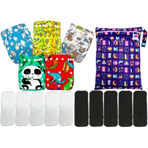 Kit de pañales ecológicos de tela reutilizables de la marca ecoBaby original para niño. Incluye cinco pañales con estampados coloridos (personajes animados celestes, safari amarillo, perritos gris, oso panda verde y dinosaurios rojos), una bolsa impermeable para pañales con estampado nocturno de búhos, cinco insertos absorbentes blancos y cinco insertos de bambú negro.
